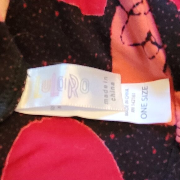 LuLaRoe red & black love & hearts valentine leggings. O/S - Picture 3 of 3